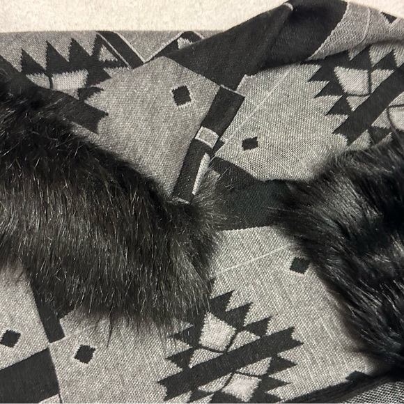 Beautiful Aztec Wrap with Faux Fur - Picture 6 of 16